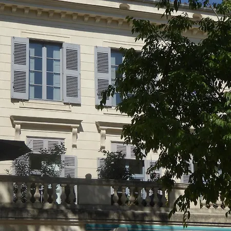 A L'ombre Des Arenes,chambre D'hote Bed & Breakfast *