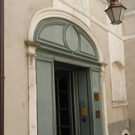 A L'ombre Des Arenes,chambre D'hote Bed & Breakfast Nîmes