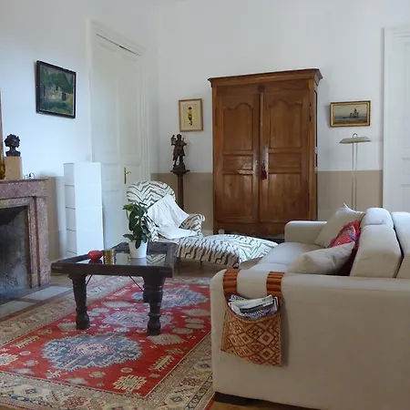 A L'ombre Des Arenes,chambre D'hote Bed & Breakfast