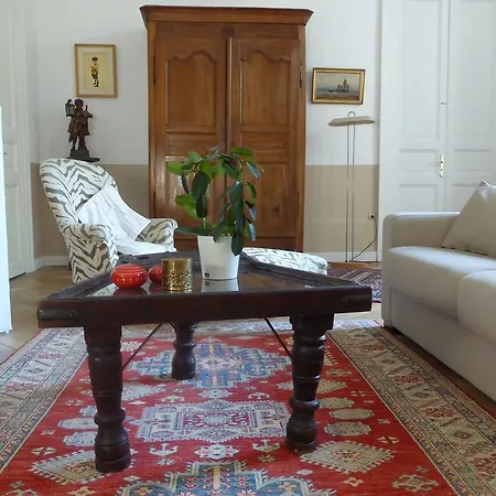 Bed & Breakfast A L'ombre Des Arenes,chambre D'hote *